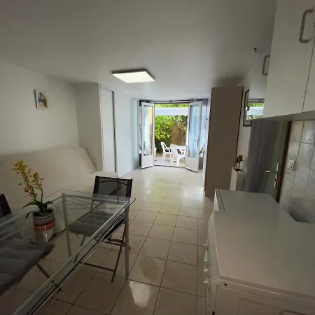 Studio Pied Dans L Eau La Londe-les-Maures Exterior photo